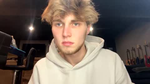 Snapshot of bigskinnyboyshh chatting on 02.13.25 bigskinnyboyshh online show from 02.13.25