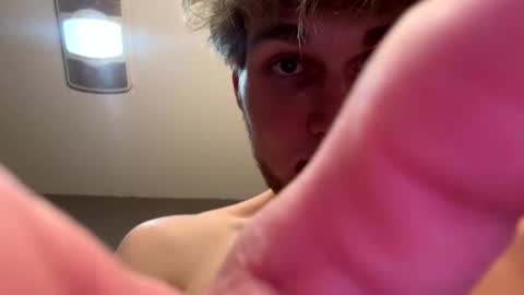 Snapshot of bigskinnyboyshh chatting on 02.13.25 bigskinnyboyshh online show from 02.13.25