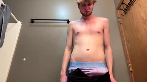 Snapshot of bigskinnyboyshh chatting on 02.22.25 bigskinnyboyshh online show from 02.22.25