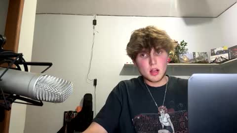 Snapshot of bigskinnyboyshh chatting on 10.17.25 bigskinnyboyshh online show from 10.17.25