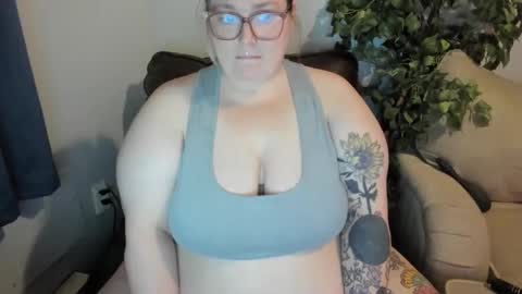 Snapshot of bigtittybbw chatting on 12.18.24 bigtittybbw online show from 12.18.24