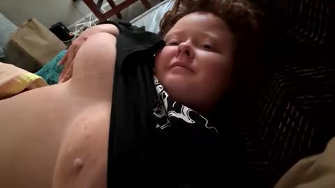 Snapshot of birdobihhh chatting on 10.30.25 birdobihhh online show from 10.30.25