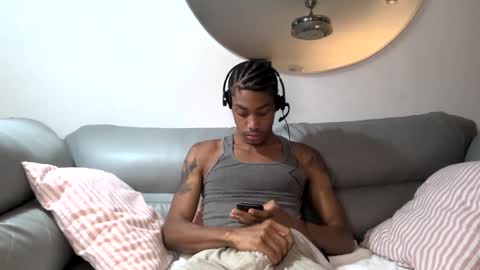 Snapshot of blackbulltitus chatting on 10.05.25 BlackBullTitus online show from 10.05.25