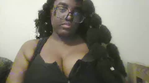 Snapshot of blackqueennie chatting on 11.18.25 blackqueennie online show from 11.18.25