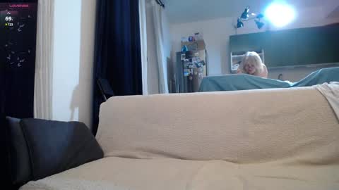 Snapshot of blond_woman chatting on 01.06.25 Karina online show from 01.06.25