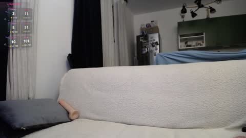 Snapshot of blond_woman chatting on 01.12.25 Karina online show from 01.12.25