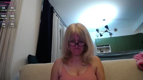 Snapshot of blond_woman chatting on 01.17.25 Karina online show from 01.17.25