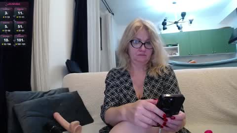 Snapshot of blond_woman chatting on 01.26.25 Karina online show from 01.26.25