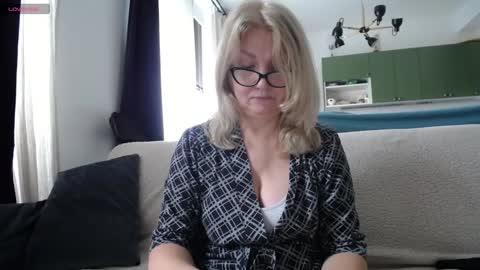Snapshot of blond_woman chatting on 01.27.25 Karina online show from 01.27.25