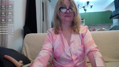 Snapshot of blond_woman chatting on 01.27.25 Karina online show from 01.27.25