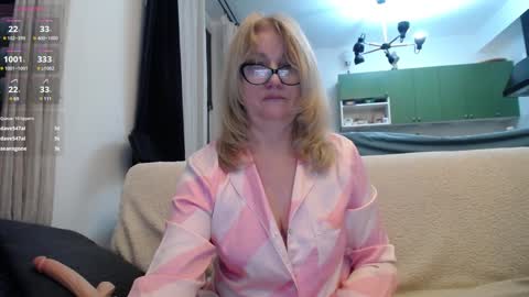Snapshot of blond_woman chatting on 01.27.25 Karina online show from 01.27.25