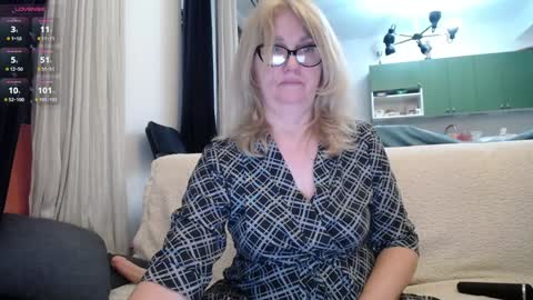 Snapshot of blond_woman chatting on 01.28.25 Karina online show from 01.28.25