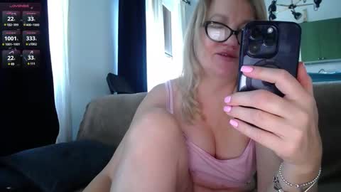 Snapshot of blond_woman chatting on 02.09.25 Karina online show from 02.09.25