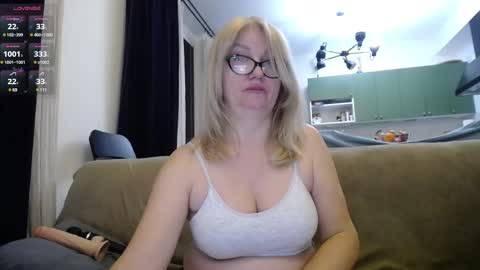 Snapshot of blond_woman chatting on 02.20.25 Karina online show from 02.20.25
