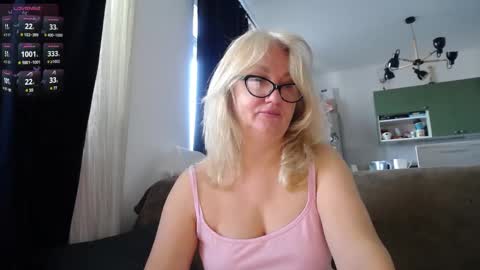 Snapshot of blond_woman chatting on 03.07.25 Karina online show from 03.07.25