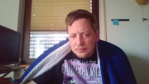 Snapshot of blonde32m chatting on 02.09.25 blonde32m online show from 02.09.25