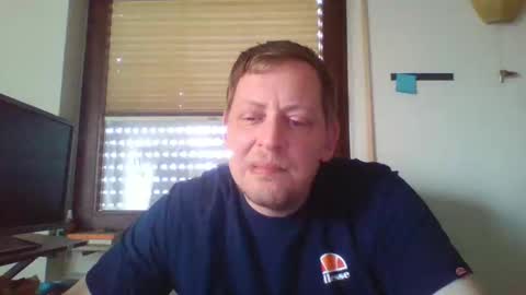 Snapshot of blonde32m chatting on 02.10.25 blonde32m online show from 02.10.25