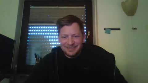 Snapshot of blonde32m chatting on 10.11.25 blonde32m online show from 10.11.25