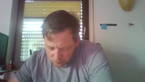 Snapshot of blonde32m chatting on 10.18.25 blonde32m online show from 10.18.25