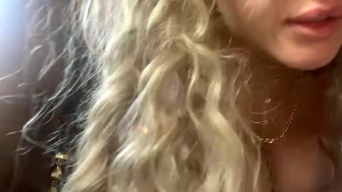 Snapshot of blonde_lover401832 chatting on 10.29.25 blonde_lover401832 online show from 10.29.25