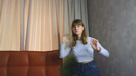 Snapshot of bloomnoir chatting on 11.11.25 BloomNoir online show from 11.11.25