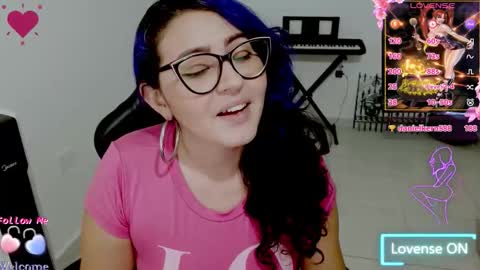 Snapshot of blue_dance chatting on 10.26.25 susan  online show from 10.26.25