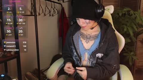 Snapshot of bluedweeb chatting on 12.14.24 Blue online show from 12.14.24