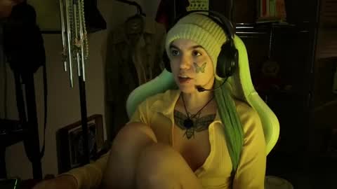 Snapshot of bluedweeb chatting on 02.13.25 Blue online show from 02.13.25