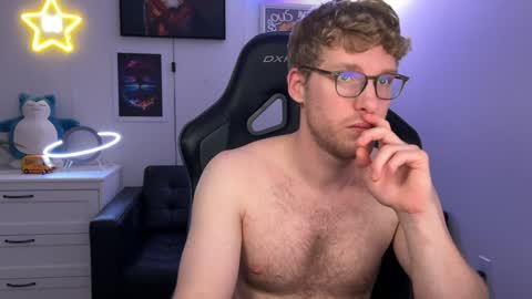 Snapshot of blueeyedtallguy chatting on 12.04.24 blueeyedtallguy online show from 12.04.24