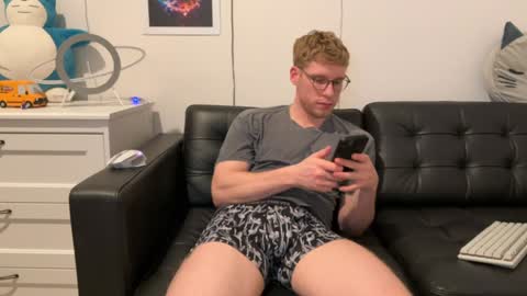 Snapshot of blueeyedtallguy chatting on 12.16.24 blueeyedtallguy online show from 12.16.24
