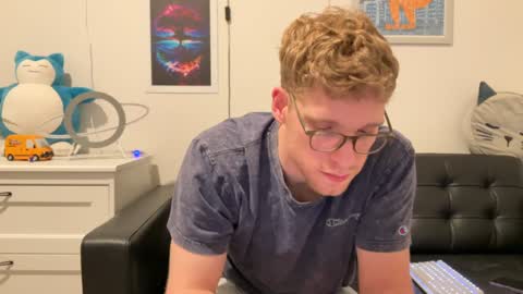 Snapshot of blueeyedtallguy chatting on 12.18.24 blueeyedtallguy online show from 12.18.24
