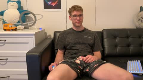 Snapshot of blueeyedtallguy chatting on 01.08.25 blueeyedtallguy online show from 01.08.25