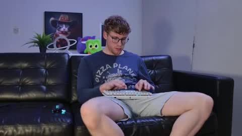 Snapshot of blueeyedtallguy chatting on 10.18.25 blueeyedtallguy online show from 10.18.25