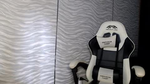 Snapshot of bonny_klyde95 chatting on 10.04.25 bonny_klyde95 online show from 10.04.25