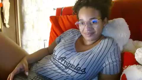 Snapshot of bonvivantb chatting on 12.18.24 Queen Bon Vivantt online show from 12.18.24