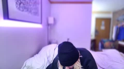 Snapshot of boobookittyfuxx chatting on 10.30.25 boobookittyfuxx online show from 10.30.25