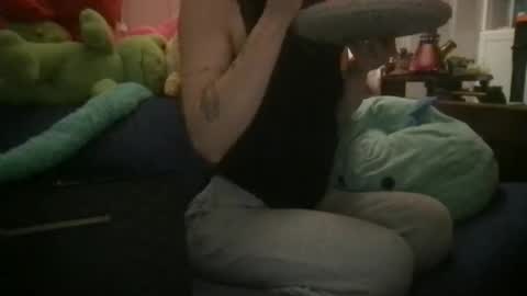 Snapshot of boywithbug chatting on 02.04.25 boywithbug online show from 02.04.25