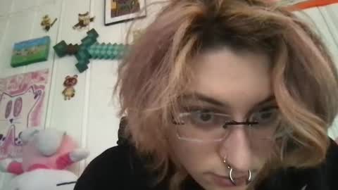 Snapshot of boywithbug chatting on 03.04.25 boywithbug online show from 03.04.25