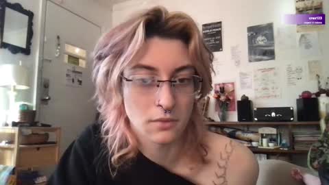 Snapshot of boywithbug chatting on 03.12.25 boywithbug online show from 03.12.25