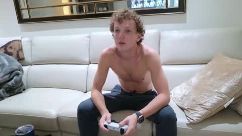 Snapshot of boyyhb chatting on 11.11.25 Boyyhb online show from 11.11.25