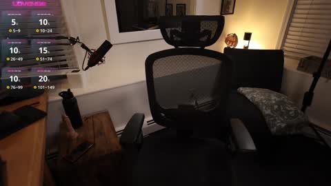 Snapshot of bradbronton chatting on 12.20.24 BradBronton online show from 12.20.24