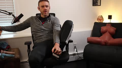 Snapshot of bradbronton chatting on 12.20.24 BradBronton online show from 12.20.24