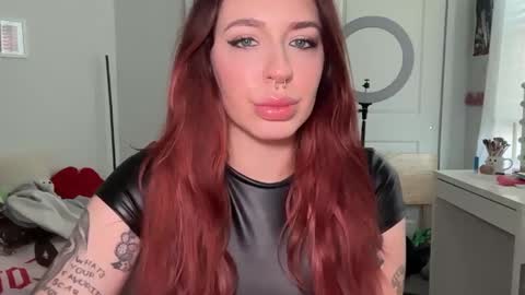 Snapshot of bratbarbie chatting on 11.11.25 Goddess Samantha online show from 11.11.25