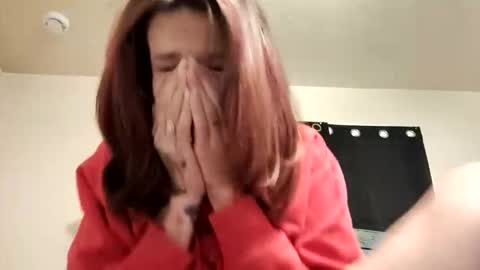 Snapshot of bratlips chatting on 11.08.25 bratlips online show from 11.08.25