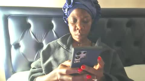 Snapshot of breads chatting on 11.01.25 Harris online show from 11.01.25