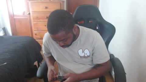 Snapshot of breadw1nnah chatting on 10.04.25 Breadw1nnah online show from 10.04.25