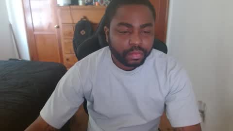 Snapshot of breadw1nnah chatting on 10.13.25 Breadw1nnah online show from 10.13.25