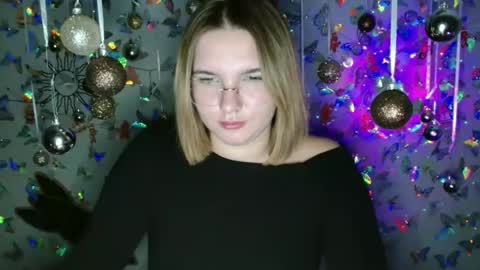 Snapshot of brianna_anny chatting on 11.07.25 shiny smile online show from 11.07.25