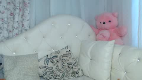 Snapshot of brilliant_doll chatting on 01.11.25 Nika online show from 01.11.25