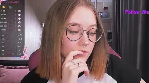 Snapshot of bubble_bunny chatting on 01.20.25 Ruby online show from 01.20.25